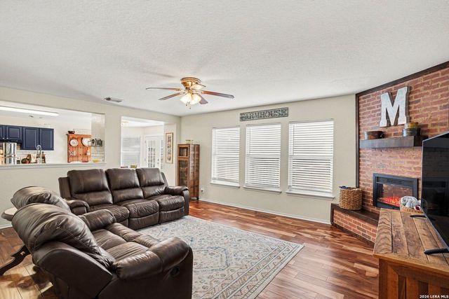 386 Copper Bluff Dr, New Braunfels, TX 78130