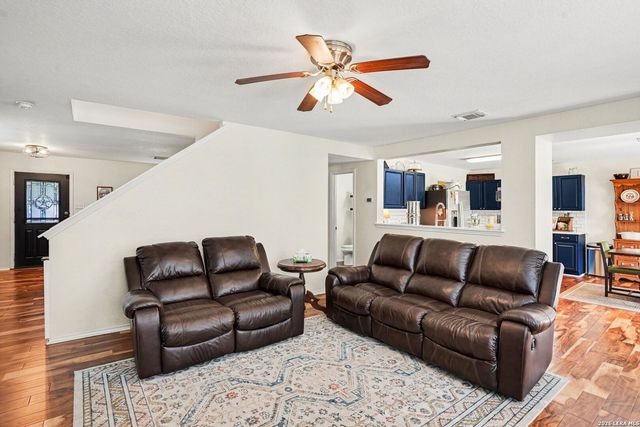 386 Copper Bluff Dr, New Braunfels, TX 78130