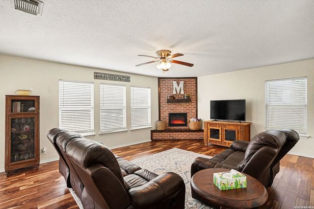 386 Copper Bluff Dr, New Braunfels, TX 78130