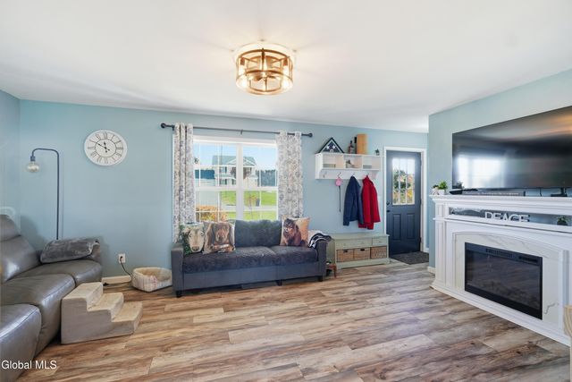 5 Line Drive, Brunswick, NY 12180