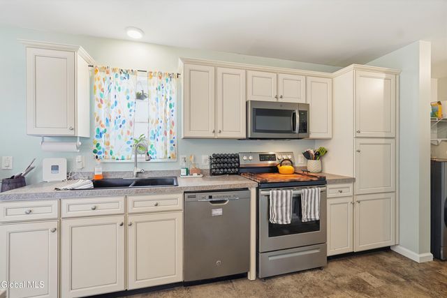 5 Line Drive, Brunswick, NY 12180