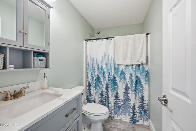 5 Line Drive, Brunswick, NY 12180