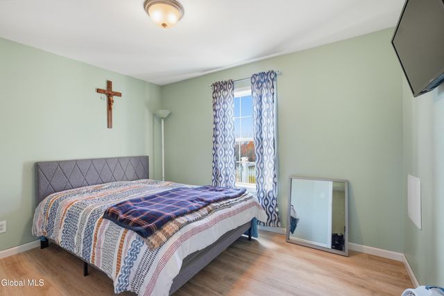 5 Line Drive, Brunswick, NY 12180