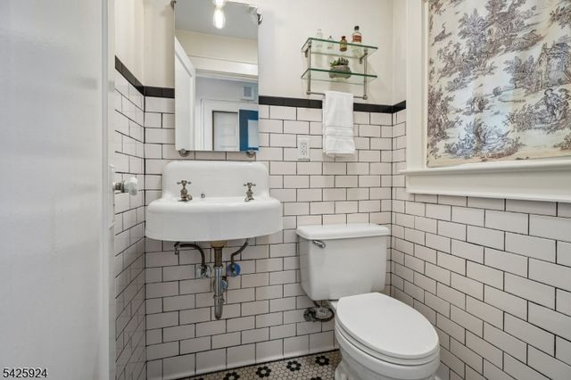 497 Prospect St, Maplewood Twp., NJ 07040