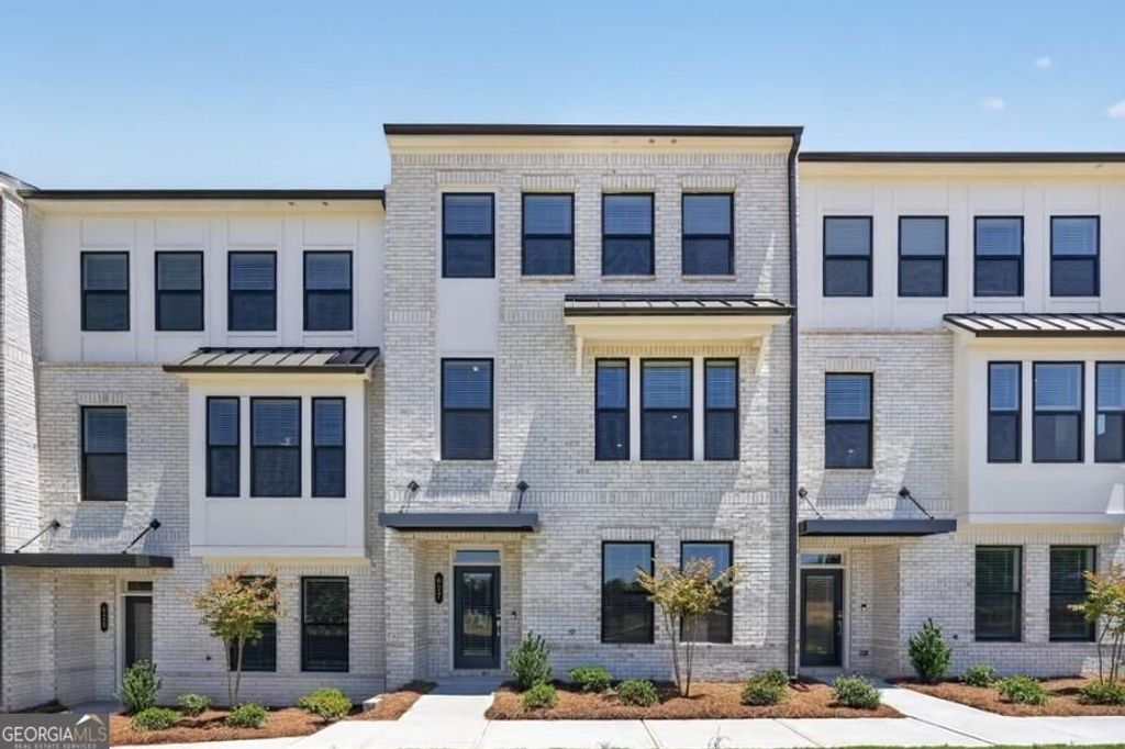 627 Oak Bluff Drive, Cumming, GA 30040