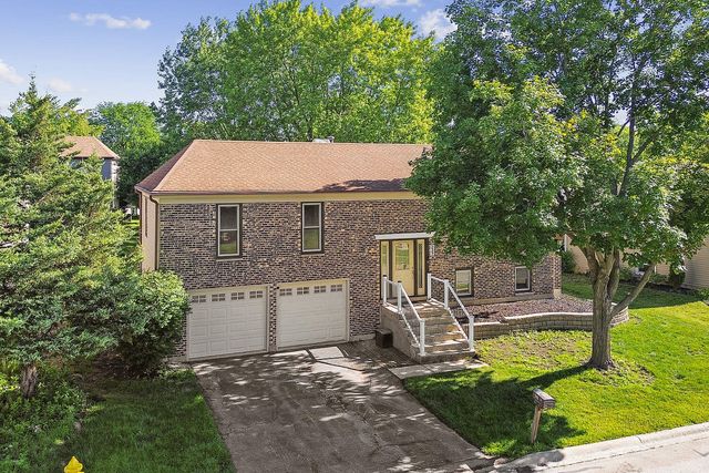 532 Iroquois Trail, Carol Stream, IL 60188