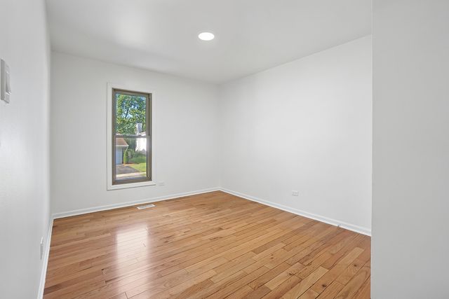 532 Iroquois Trail, Carol Stream, IL 60188
