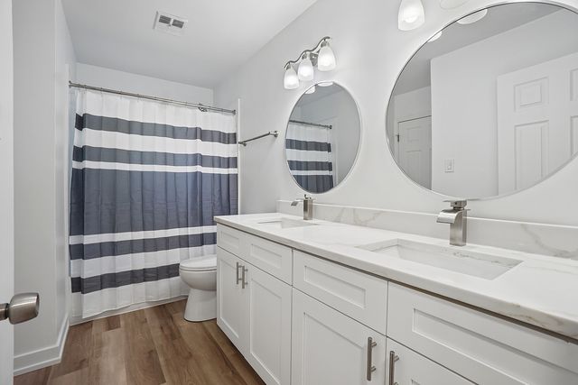 532 Iroquois Trail, Carol Stream, IL 60188
