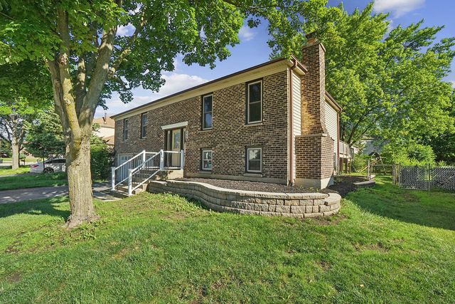 532 Iroquois Trail, Carol Stream, IL 60188