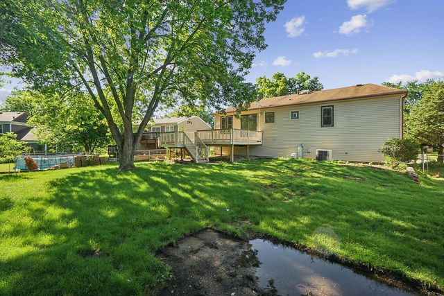 532 Iroquois Trail, Carol Stream, IL 60188