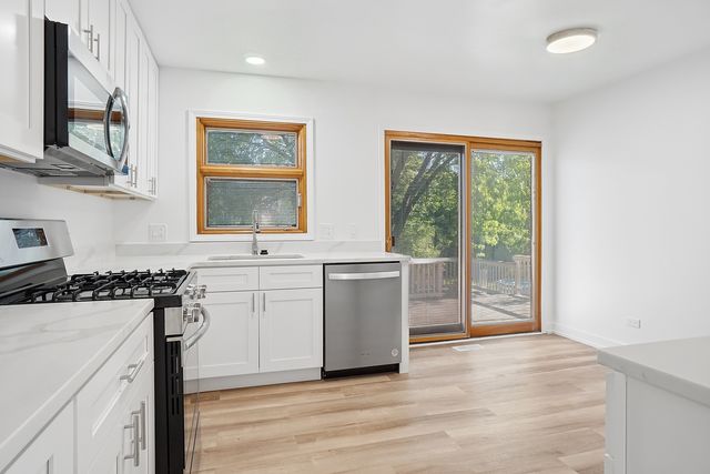 532 Iroquois Trail, Carol Stream, IL 60188