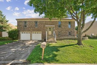 532 Iroquois Trail, Carol Stream, IL 60188