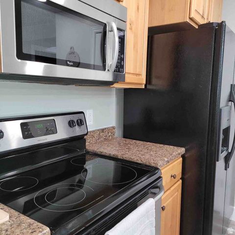 484 N COTTONWOOD CIR, Roosevelt, UT 84066