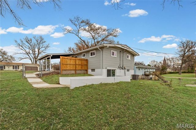 6 Mound Drive, St Peters, MO 63376