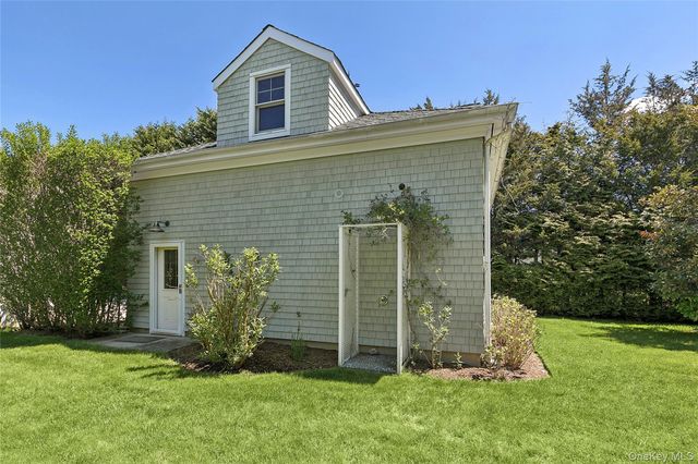 41 Edgewood Avenue, Bridgehampton, NY 11932