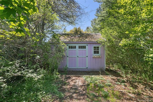 41 Edgewood Avenue, Bridgehampton, NY 11932