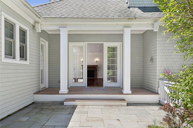 41 Edgewood Avenue, Bridgehampton, NY 11932