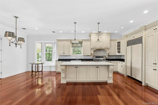 41 Edgewood Avenue, Bridgehampton, NY 11932