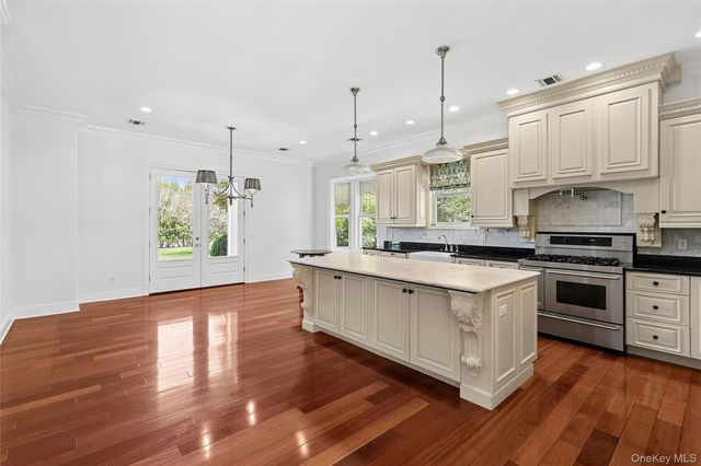 41 Edgewood Avenue, Bridgehampton, NY 11932