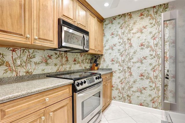 3215 SE 10th Street 102, Pompano Beach, FL 33062