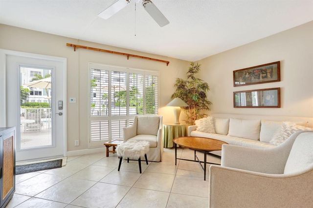 3215 SE 10th Street 102, Pompano Beach, FL 33062