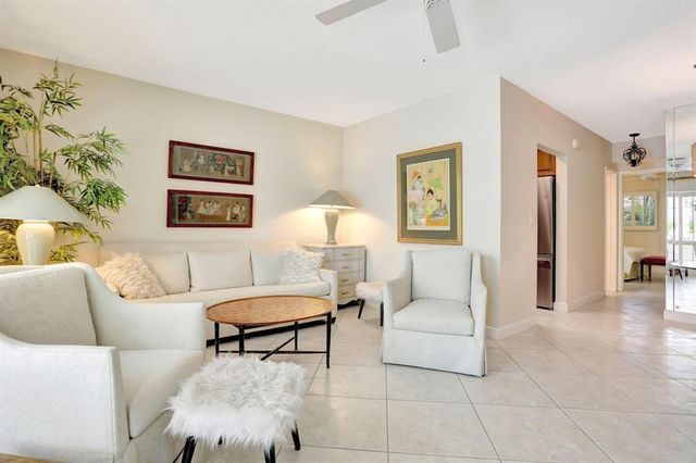 3215 SE 10th Street 102, Pompano Beach, FL 33062