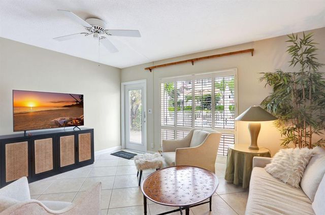 3215 SE 10th Street 102, Pompano Beach, FL 33062