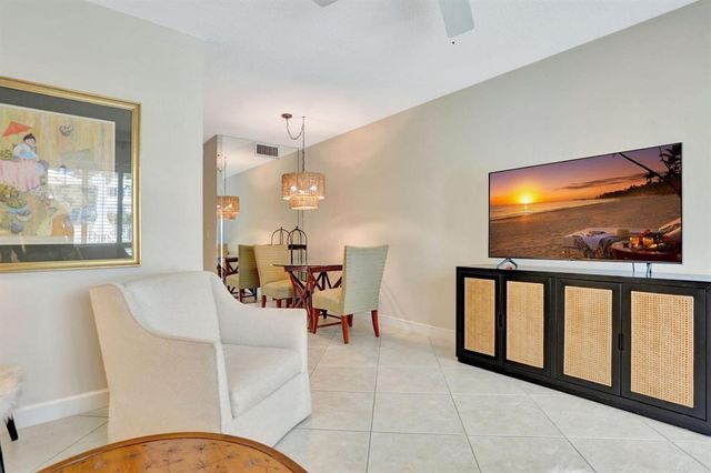 3215 SE 10th Street 102, Pompano Beach, FL 33062