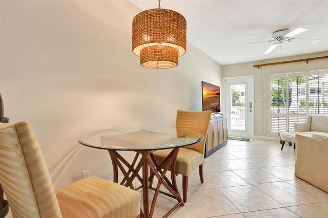 3215 SE 10th Street 102, Pompano Beach, FL 33062