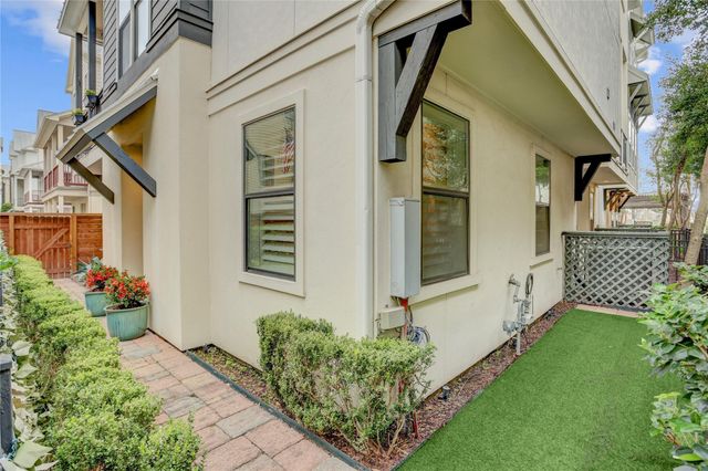 3225 Maxroy Street, Houston, TX 77008