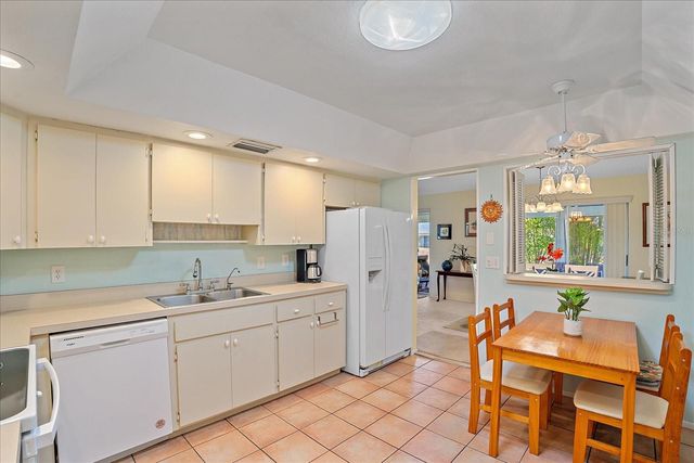 6948 W COUNTRY CLUB DRIVE N V-81, Sarasota, FL 34243