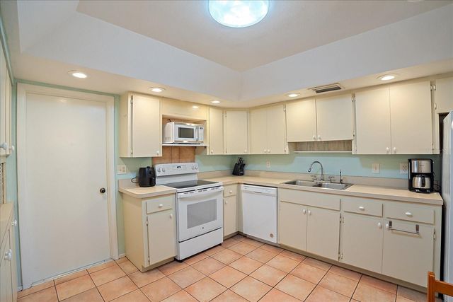 6948 W COUNTRY CLUB DRIVE N V-81, Sarasota, FL 34243