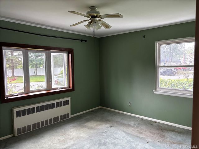 105 Rutledge Road, North Babylon, NY 11703