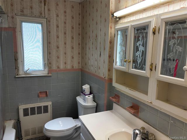 105 Rutledge Road, North Babylon, NY 11703