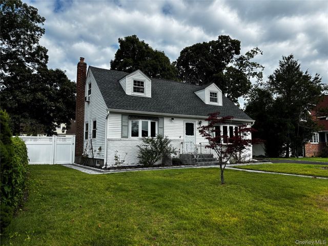 105 Rutledge Road, North Babylon, NY 11703