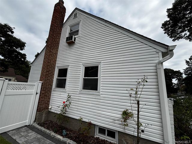 105 Rutledge Road, North Babylon, NY 11703