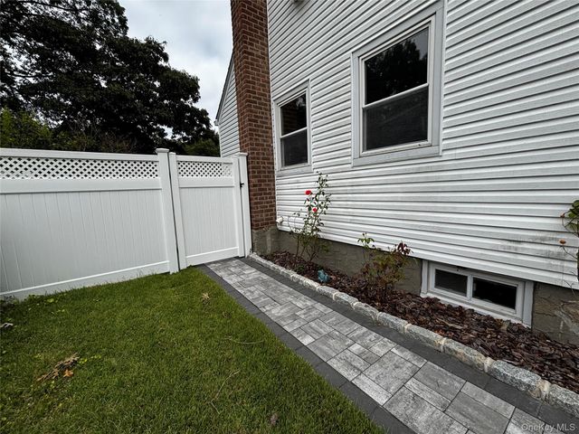 105 Rutledge Road, North Babylon, NY 11703