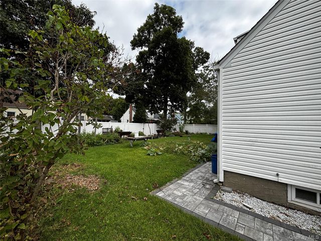 105 Rutledge Road, North Babylon, NY 11703