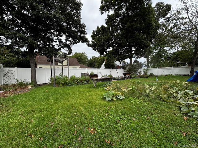 105 Rutledge Road, North Babylon, NY 11703