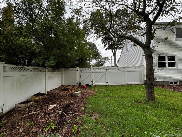105 Rutledge Road, North Babylon, NY 11703