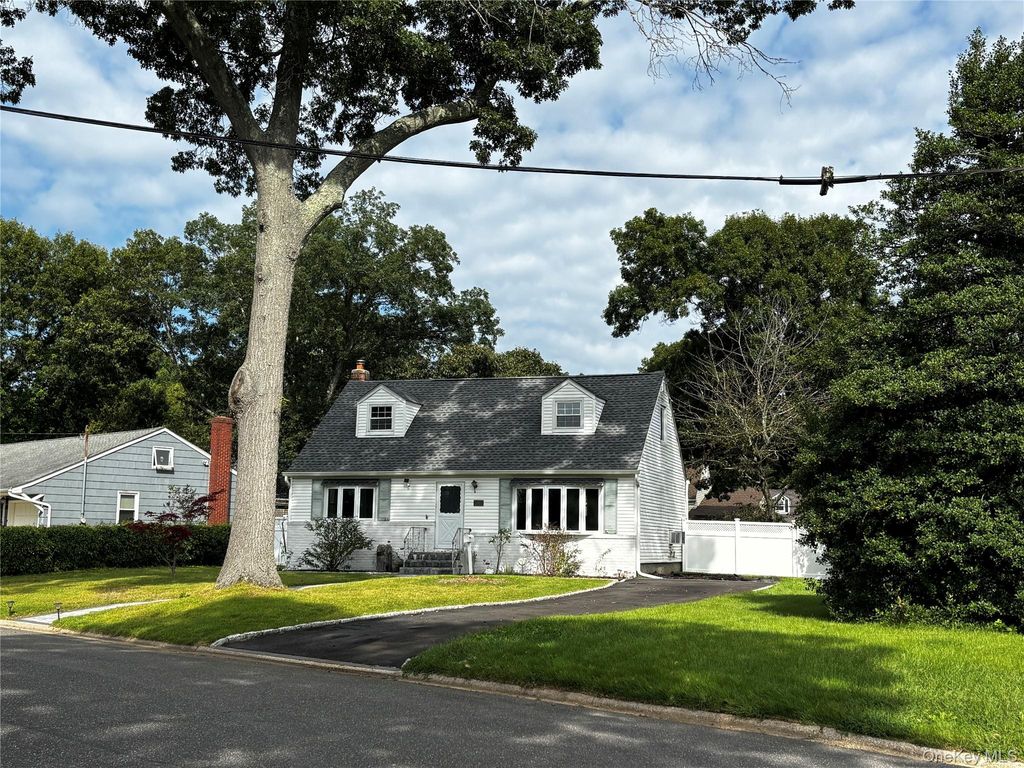 105 Rutledge Road, North Babylon, NY 11703 — photo 2