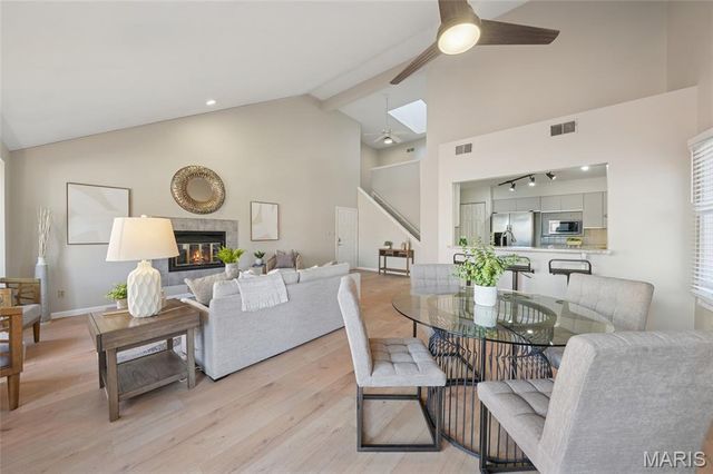 4454 Lindell Boulevard 32, St Louis, MO 63108