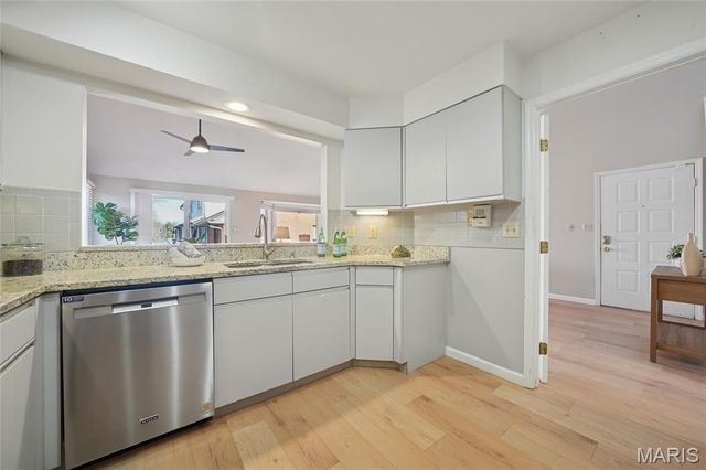 4454 Lindell Boulevard 32, St Louis, MO 63108