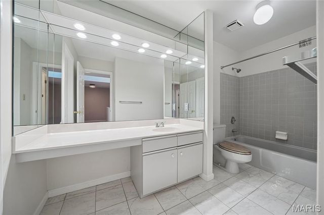 4454 Lindell Boulevard 32, St Louis, MO 63108