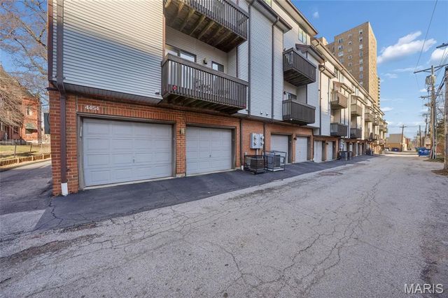 4454 Lindell Boulevard 32, St Louis, MO 63108