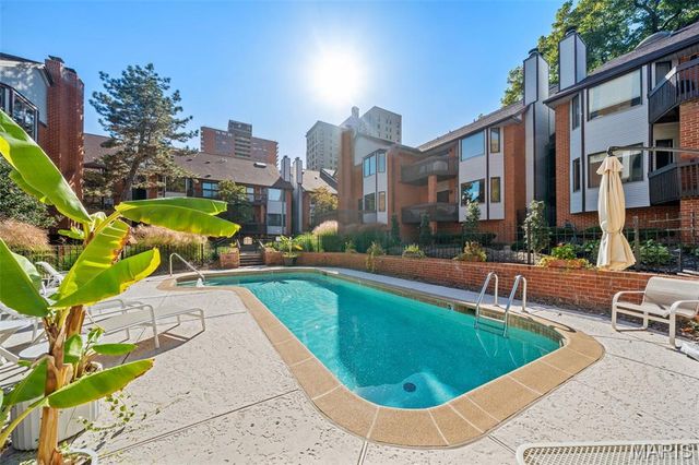 4454 Lindell Boulevard 32, St Louis, MO 63108