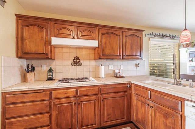 2757 E Jon Drive, Fresno, CA 93720