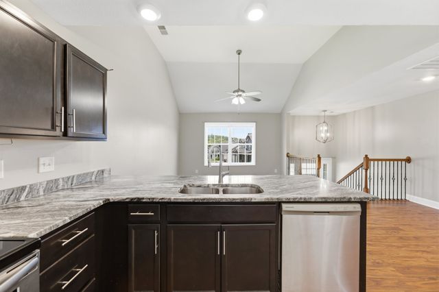 2885 Teakwood Dr, Clarksville, TN 37040