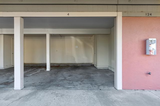 2133 Tice Creek 4, Walnut Creek, CA 94595