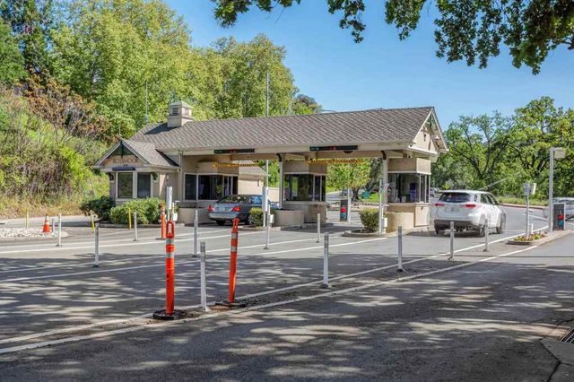 2133 Tice Creek 4, Walnut Creek, CA 94595